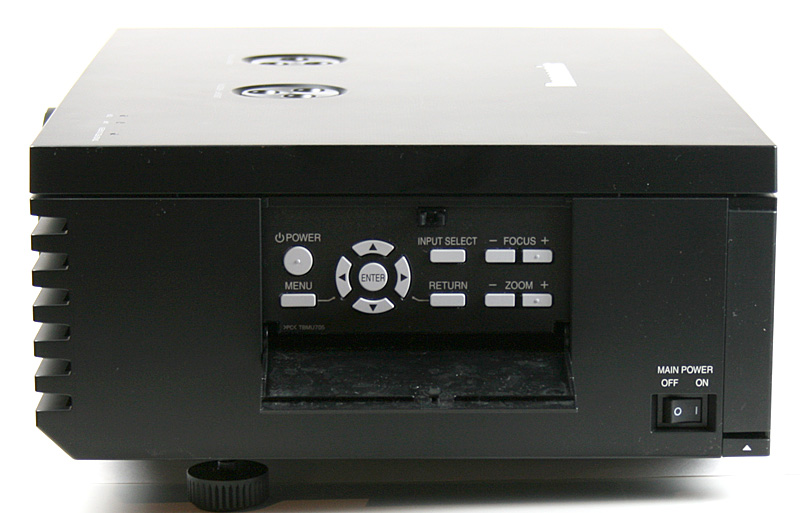 Illustration for article titled 1080p Smackmodo Pits Panasonic vs. Epson Projectors